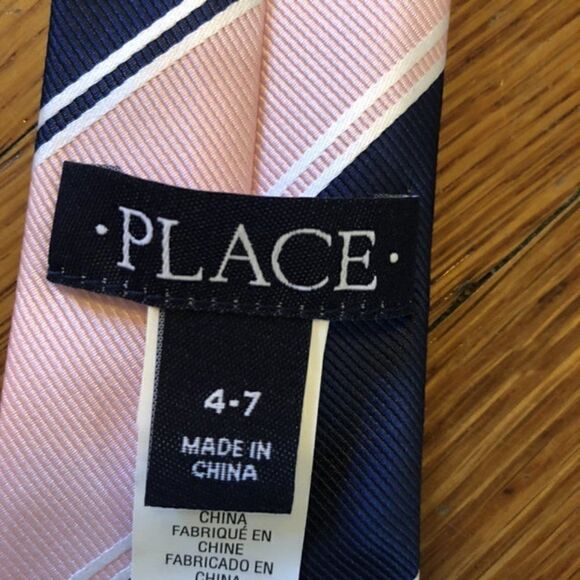 The Children's Place Boys Tie Pink & Navy 4-7 NWOT - Picture 2 of 2